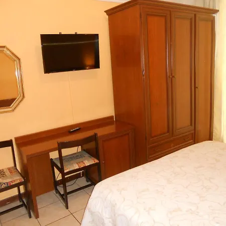 Salus Hotell 3*