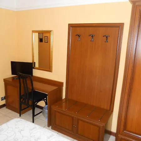 Salus Hotell 3*