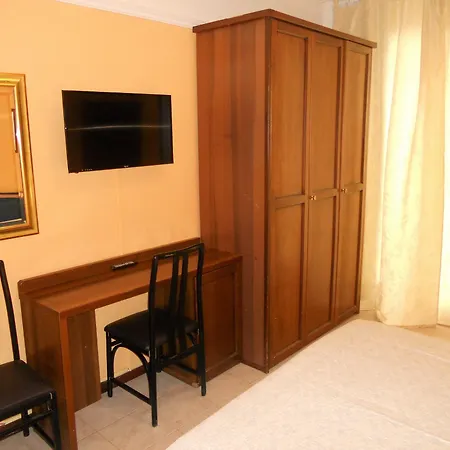 Salus Hotell 3*