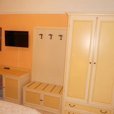 Salus Hotell