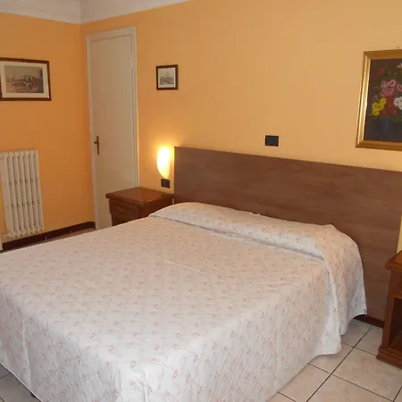 Salus Hotell 3*